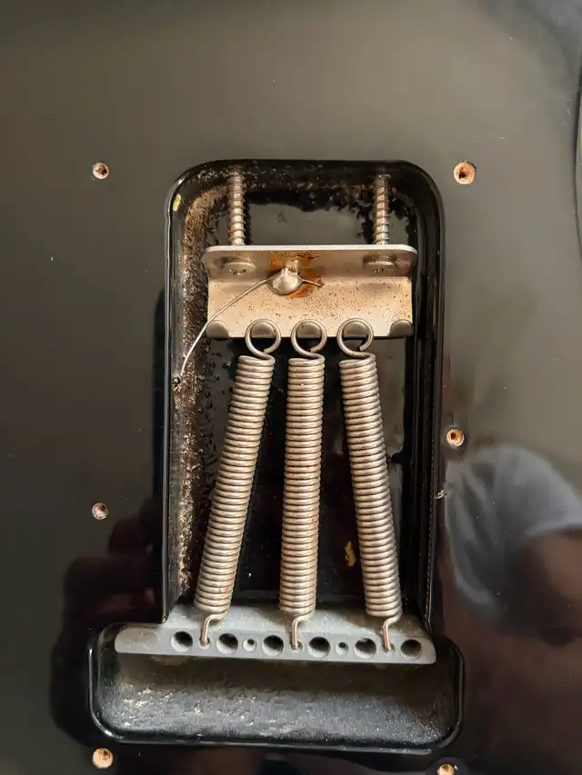 Vintage 94-95 Fender Stratocaster Rare in Guitars in City of Toronto - Image 6