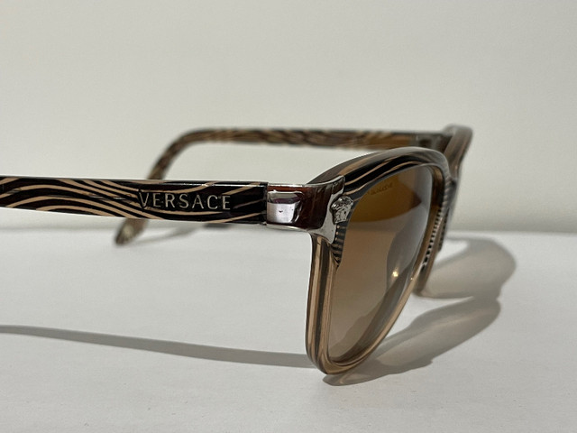 Versace sunglasses/ lunettes de soleil dans Bijoux et montres  à Ouest de l’Île - Image 3