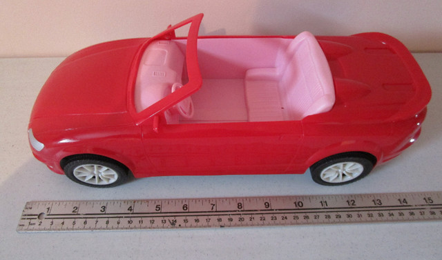 Petite auto rouge en plastique dans Jouets et jeux  à Longueuil/Rive Sud