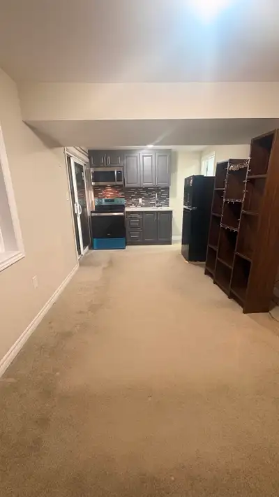 ✨ Bright Studio Basement for Rent! Open-concept | Private Entrance | Desirable Location This bright...