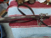 Leather show lead with silver bars
