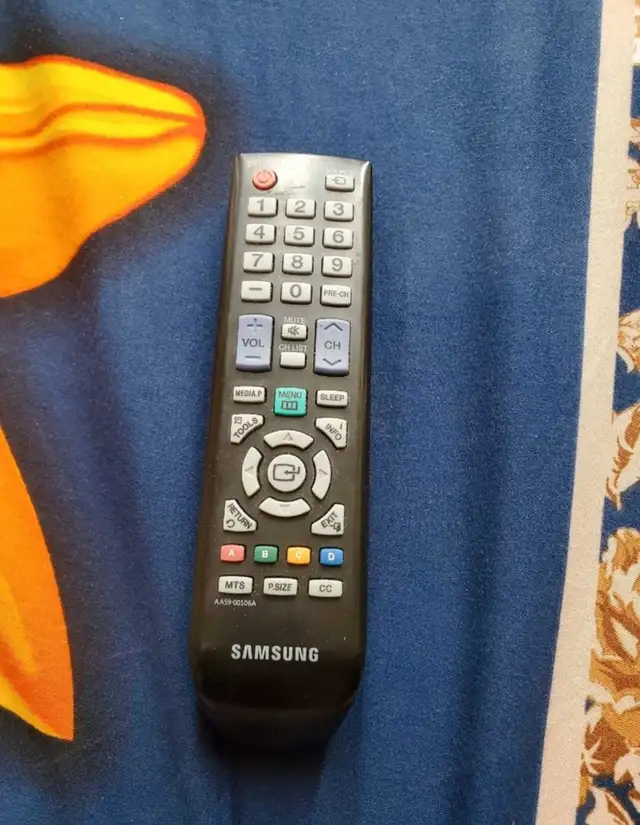BOTH Samsung TV + glass STAND together fs in TVs in City of Toronto - Image 3