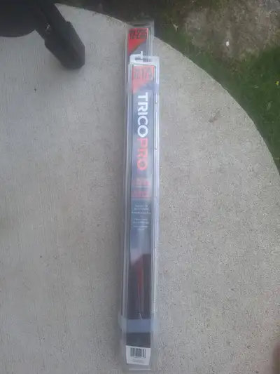 2012 EQUINOX WIPER Blades (new) in box and TRUNK SLIDING COVER (used) . First come first served. Mus...