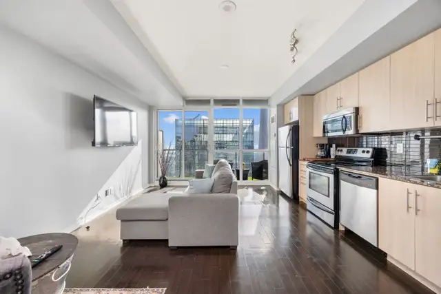 Maple Leaf Condos Toronto $498,99963436971243779121