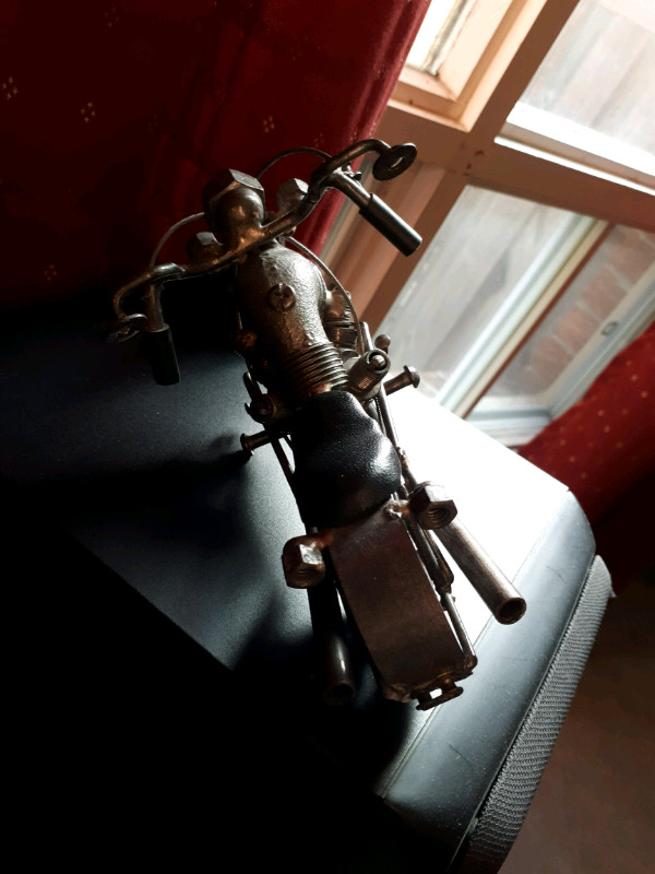 HAND MADE MOTORCYCLE  in Arts & Collectibles in Oshawa / Durham Region - Image 4