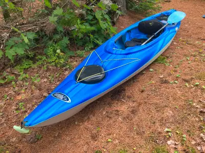 Kayak Pélican Ultimate 12 pieds avec pagaie 525$