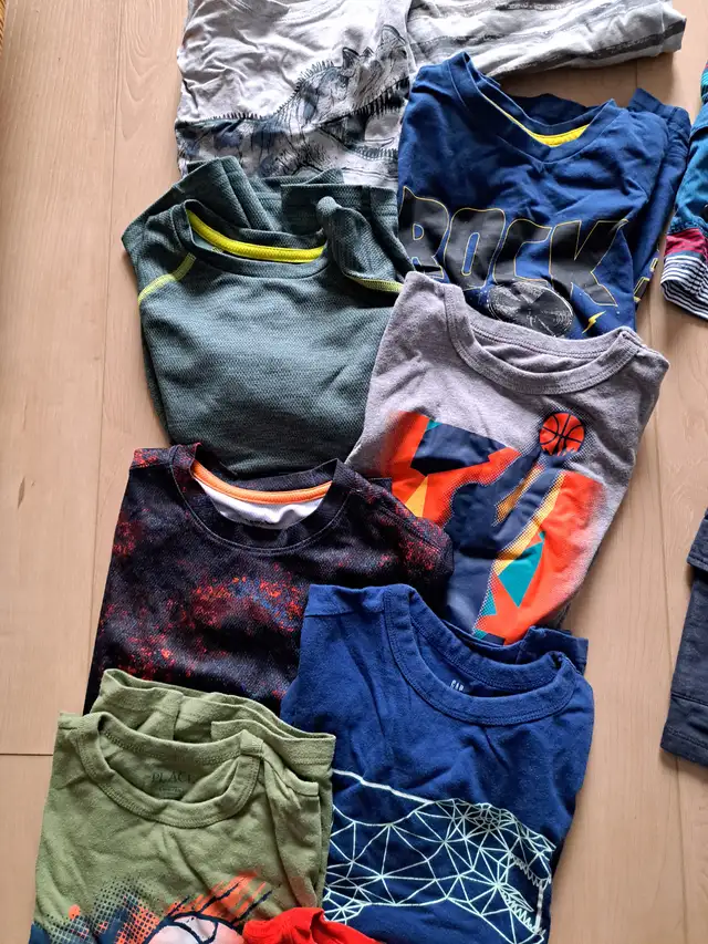 Lot vêtements garcon 7-8 ans in Kids & Youth in City of Montréal - Image 4