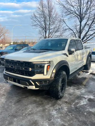 Super clean pickup truck Fully equip $10k Carfax claim No low baller please Priced to sell