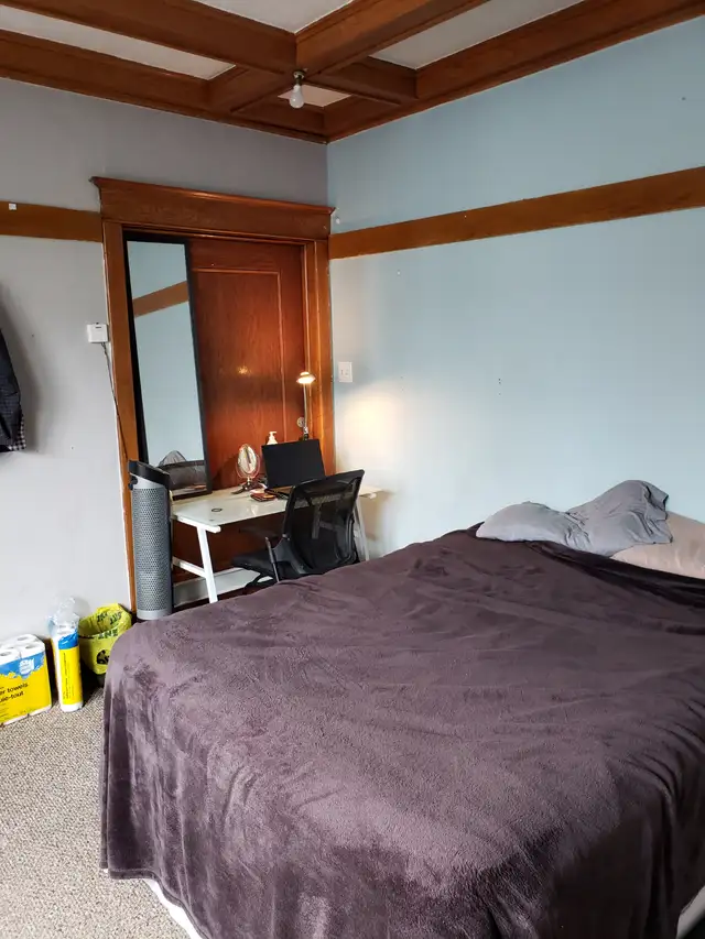 House for rent, $3995, call 416 897-4445, St.Clair & Christie