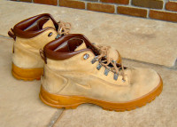 Men's Nike ACG Wheat Color Boots - Size 13