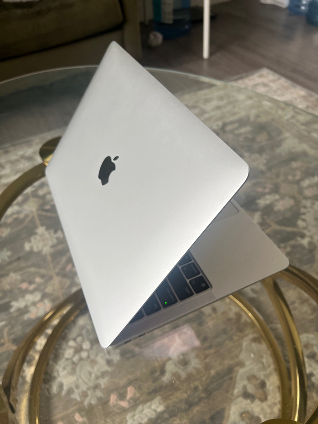 M1 MacBook Air 2020 13.3-inch 500GB in Laptops in Edmonton - Image 4