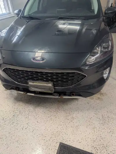 2022 Ford Escape hybrid car. The vehicle is all setup for 4 wheel down towing . Mileage 73000 klms....