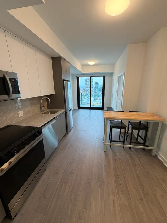 2 Bed 2 Bath Condo w/ parking & storage downtown Kitchener