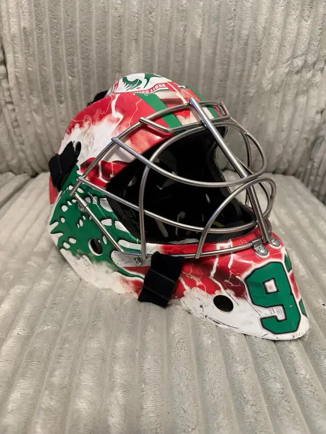 Warrior RF2 E+ Goalie helmet in Hockey in Ottawa - Image 2