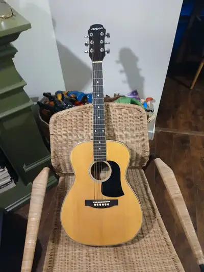 Small guitar, with fresh frets, lots of life left in it. Minor cosmetic scuffs and slightly unideal...