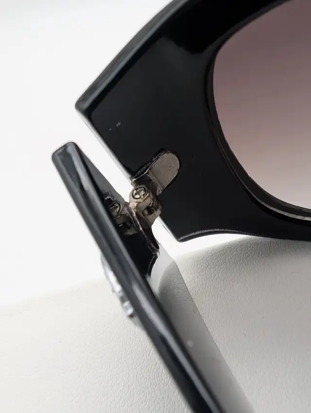 (B6895) Guess 1211 Black Oversized Rectangular Sunglasses w/...571058042343925765
