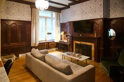 URGENT Charming 1-bedroom w/ garden access - Golden Square Mile