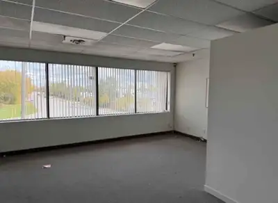 Excellent Location, 5min from QEW, Commercial Office Unit for Rent in Mississauga. Asking $1450+hst...