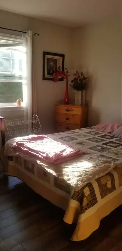 ROOM FOR RENT IN BEAUTIFUL APARTMENT. AVAILABLE SEPTEMBER 1ST $850.00 per month AVAILABLE SEPT 1ST -...