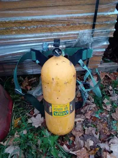 I got this tank and straps and broken gauge given to me. Make offers. looking for about $30