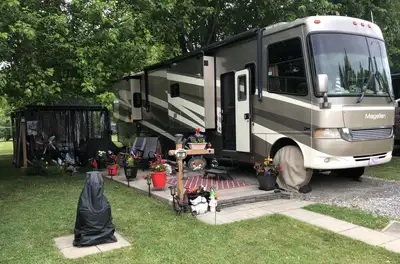 Bonjour à tous nous vendons notre VR DeluxeMarque :Forwind Model :Magellan2006 Cylindrée :8.1 Masse...