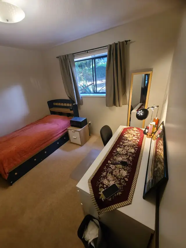 Furnished bedroom in Burnaby in Room Rentals & Roommates in Burnaby/New Westminster - Image 2