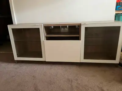 Meuble pour télé à donner. En bonne état., View more