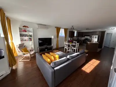 Spacieux condo lumineux 2 chambres ***5 électroménagers inclus*** Magnifique condo spacieux et très...