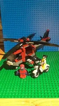 Lego DC 6866 Wolverine's Chopper Showdown