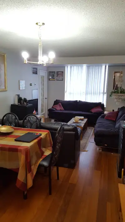 Location: McCowan and Eglinton Large, bright and spacious room available for rent in a warm and frie...
