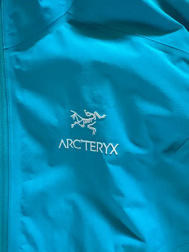 Arc'teryx Jacket - L in Men's in Kawartha Lakes - Image 3