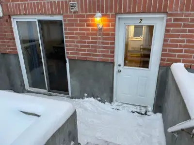 Lease takeover until end of September 2026 with potential renewal. One bedroom apartment in the Plat...