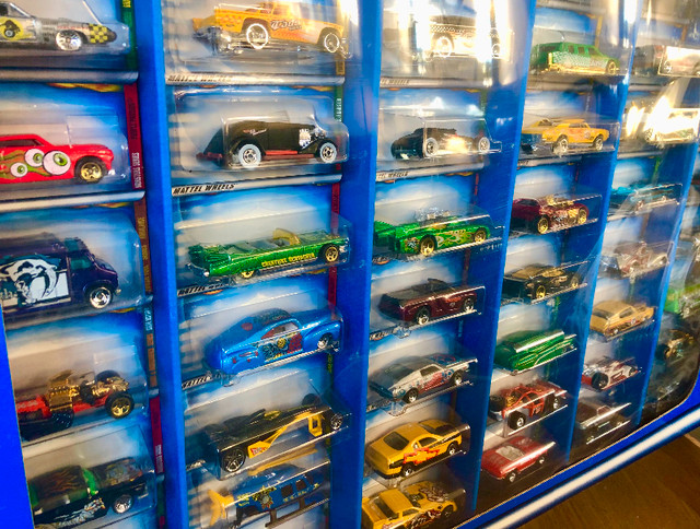 Exclusive Rare 2001 Hot Wheels Collector Edition - all 96 cars in Arts & Collectibles in Lethbridge - Image 3