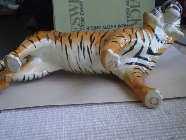 Beswick Wild Animal Figurine - " Tiger " - #2096 - in Arts & Collectibles in Kitchener / Waterloo - Image 8