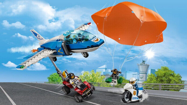 LEGO City Sky  Kit de construction Parachute Arrest  (218 Pieces dans Jouets et jeux  à Longueuil/Rive Sud - Image 3