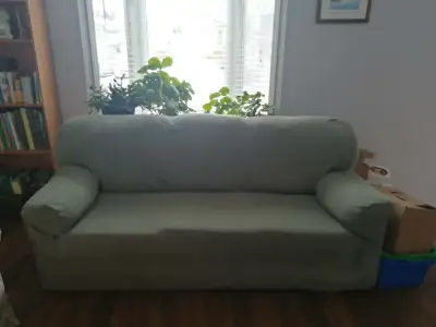 Divan 3 places à donner , propre, en bon état, View more