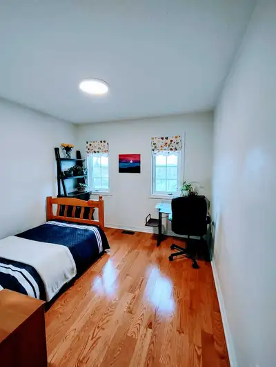 Fully Furnished room on the second floor of the house. Near the park, Go station, shopping mall, Gym...