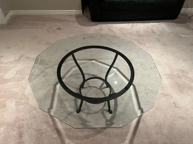 Coffee Table  in Coffee Tables in Ottawa - Image 2