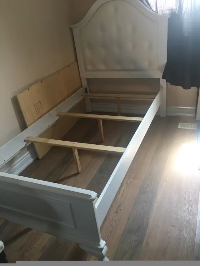 White Twin princess bed room set in Beds & Mattresses in Mississauga / Peel Region - Image 4