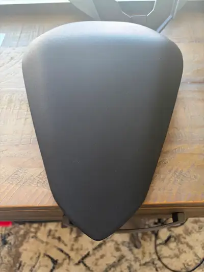 Genuine Ducati OEM passenger seat and seat cowl for the Streetfighter V4 platform. Both pieces are i...