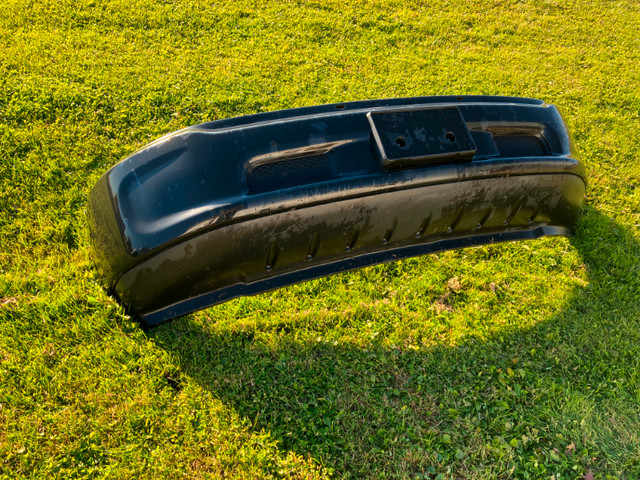 bumper avant DODGE RAM 1500 2014 dans Pièces de carrosserie  à Saint-Jean-sur-Richelieu - Image 2