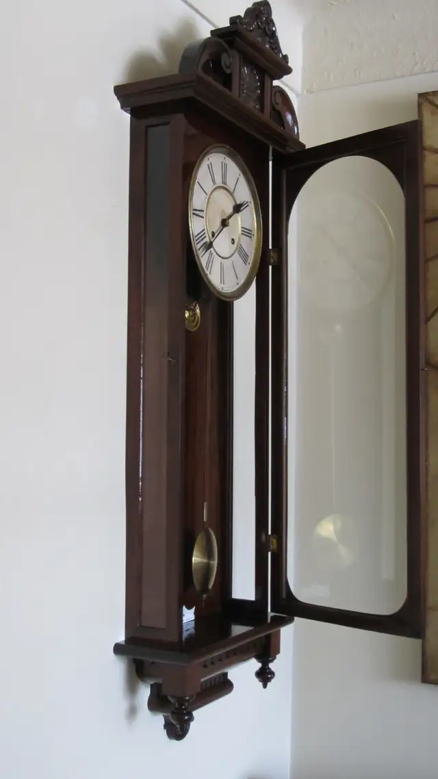 FANTASTIC LG ANTIQUE 1909 WATERBURY PICTOU 50“ 8 DAY WALL CLOCK in Home Décor & Accents in Ottawa - Image 4