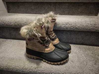 Canadiana Fall / Winter Women's Boots Size 6, View more
