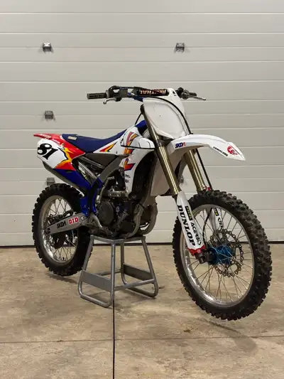 I HAVE THE OWNERSHIP I’m not sure how many total hours are on the bike but it has less then 1 hour o...