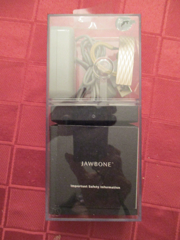 Jawbone  Noise Assasin Stunning earpiece headset -- New in Cell Phone Accessories in Markham / York Region - Image 4