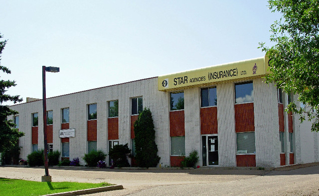 7890 SQUARE FOOT SHOWROOM/OFFICE/WAREHOUSE FOR LEASE W/END-DOCK in Commercial & Office Space for Rent in Edmonton - Image 2
