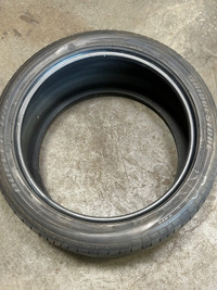 315/35R20: 1 Bridgestone All season tire (60% thread)