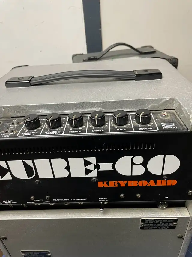 Roland Cube 60 in Amps & Pedals in Kingston - Image 3