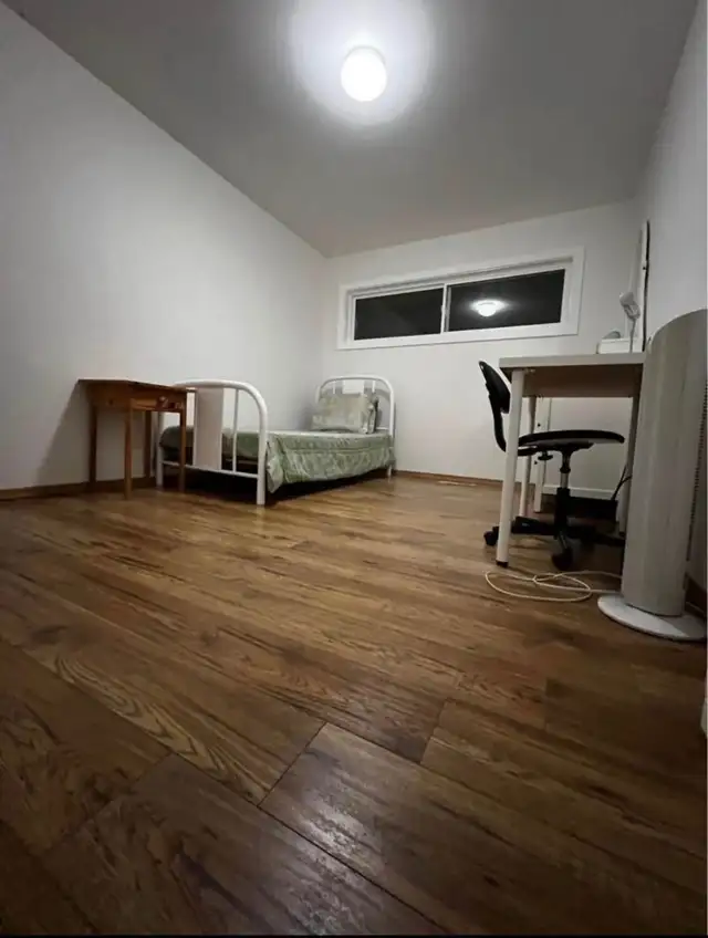 Room available for rent immediately!