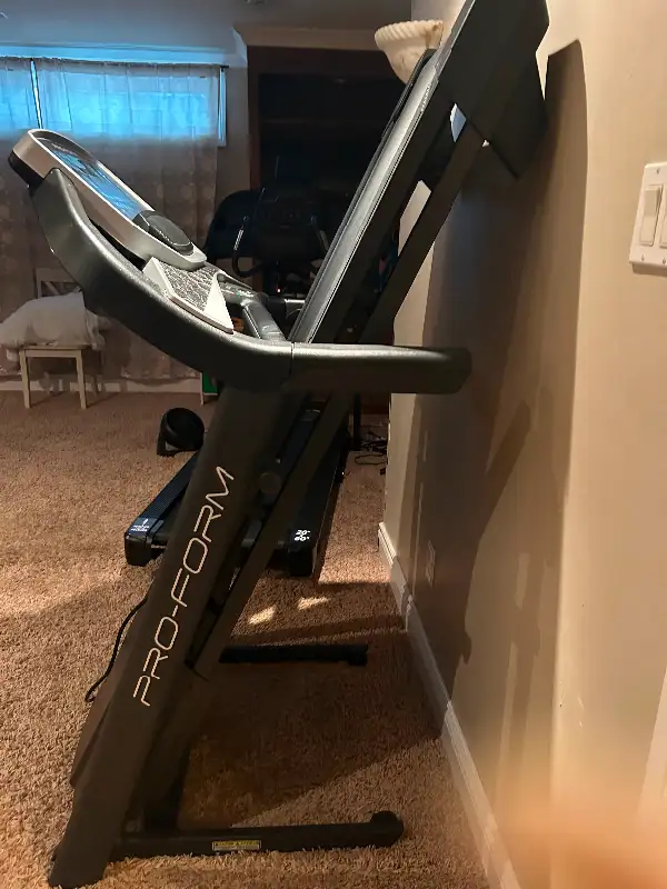 Proform Sport 5.5 Treadmill in Exercise Equipment in Oakville / Halton Region - Image 4